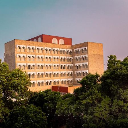 Taj Ganges Варанасі Екстер'єр фото The main building of the university