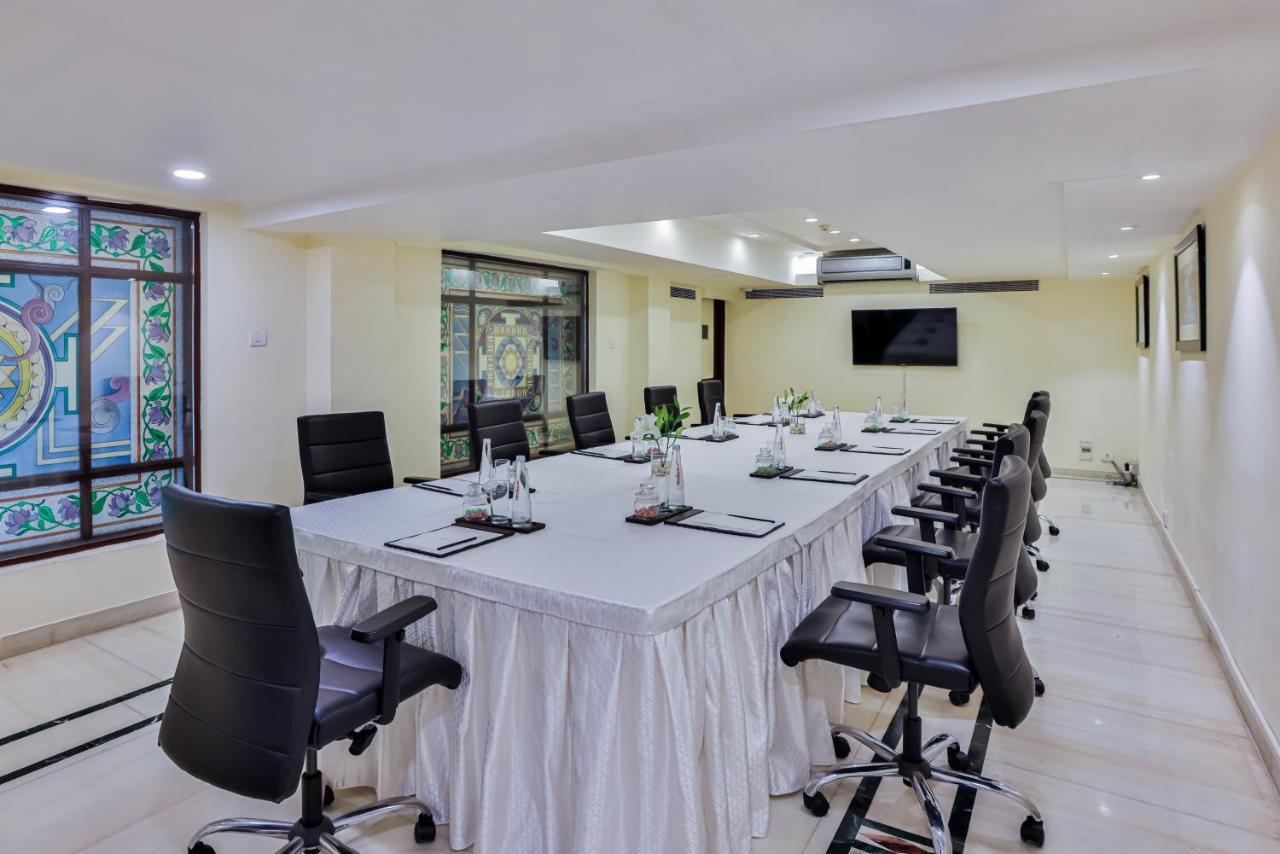 Taj Ganges Варанасі Екстер'єр фото Meeting room at the hotel
