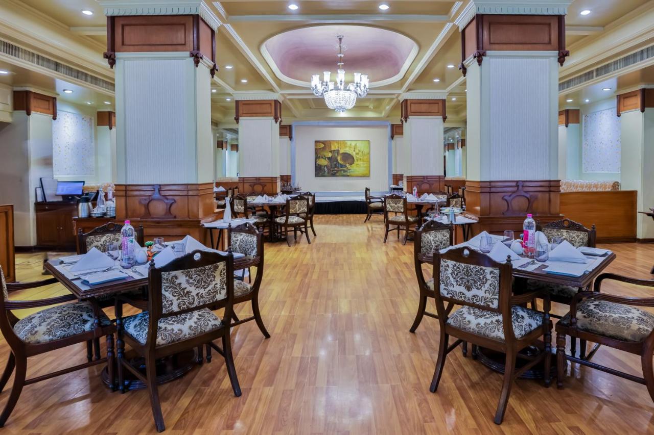 Taj Ganges Варанасі Екстер'єр фото The restaurant