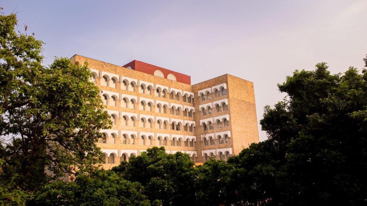 Taj Ganges Варанасі Екстер'єр фото The main building of the university