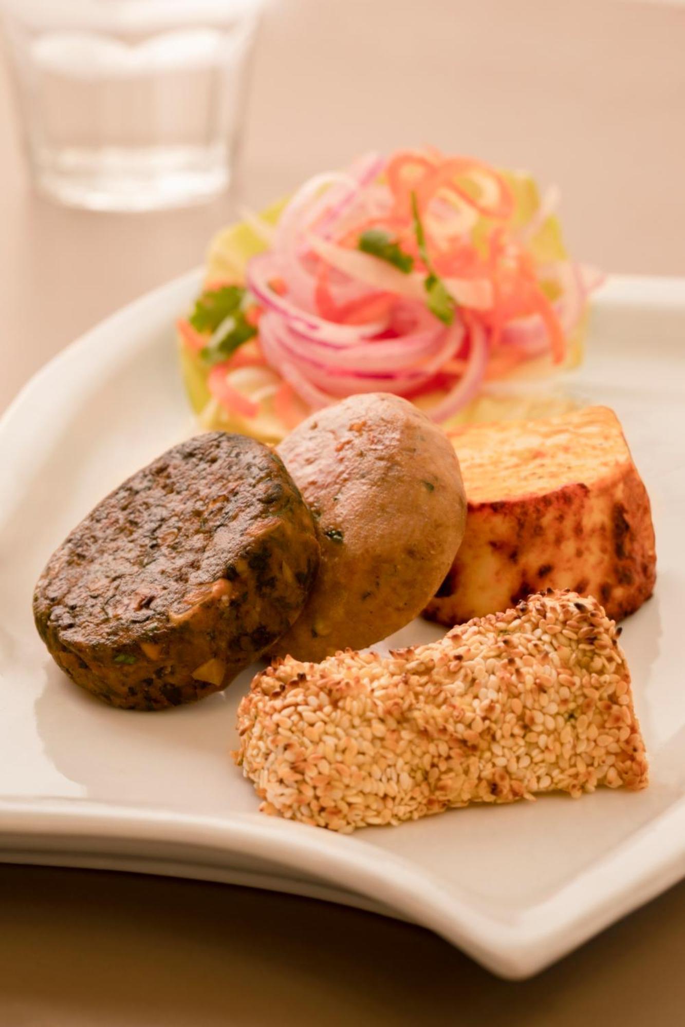 Taj Ganges Варанасі Екстер'єр фото A selection of puddings