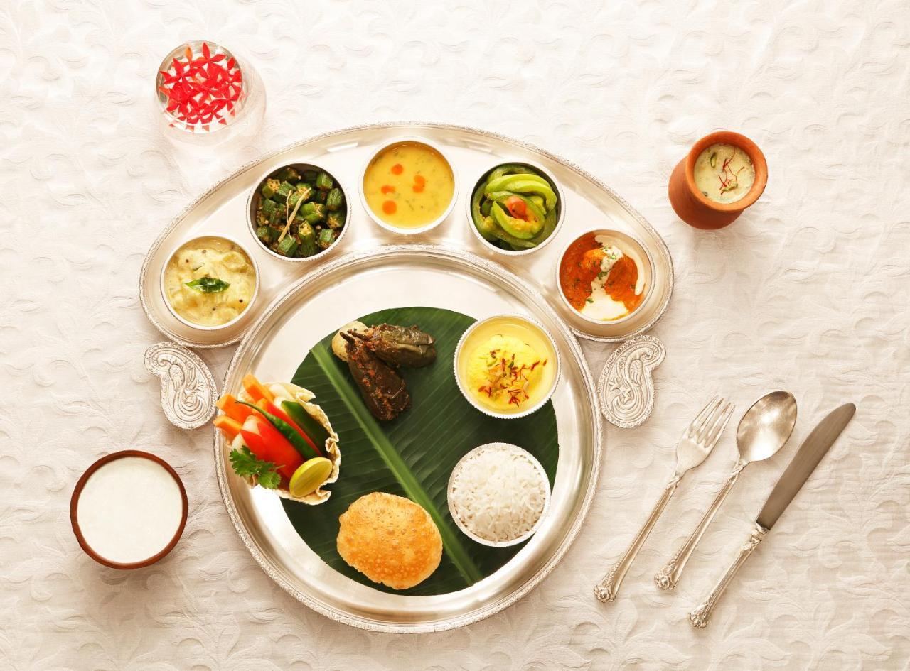 Taj Ganges Варанасі Екстер'єр фото A vegetarian meal